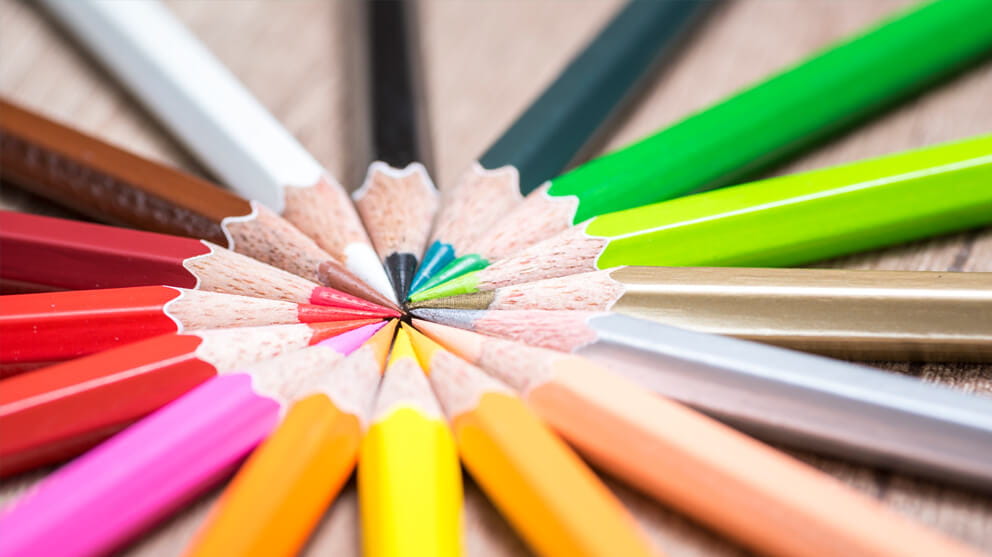 Crayon group lay in a circle