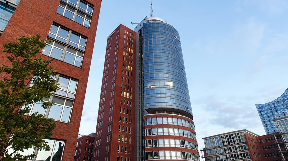 Gebäude Aussenansicht der Wirtschaftskanzlei Taylor Wessing in Hamburg