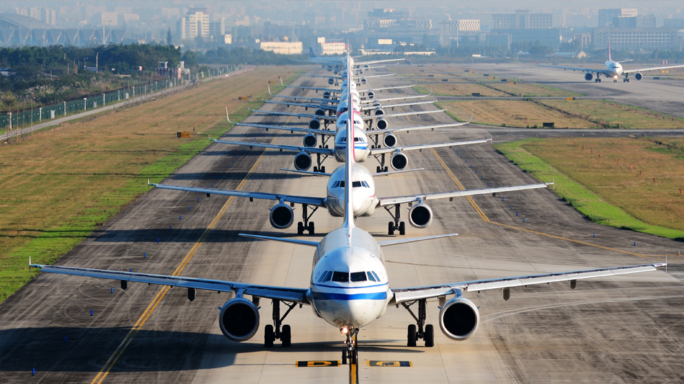 airplanes in line