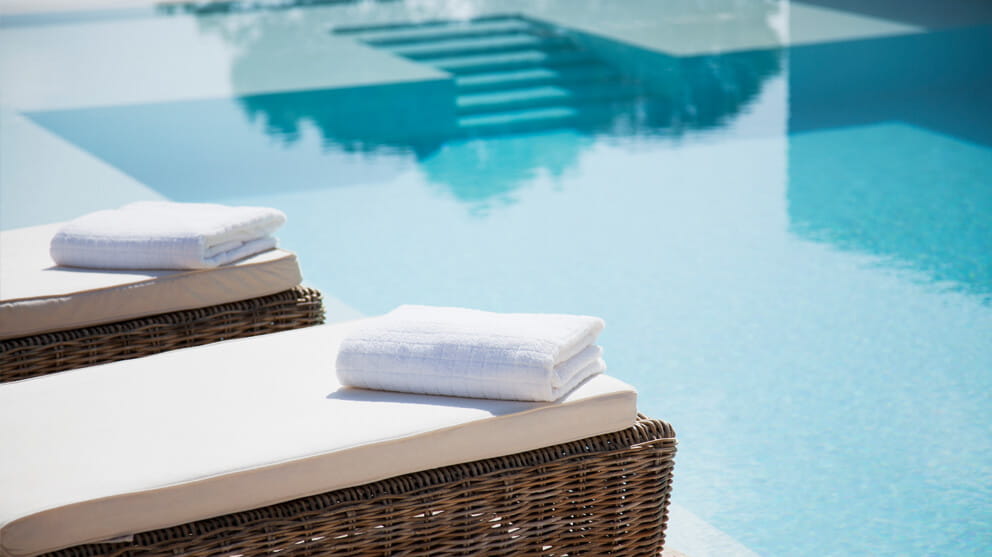 hotel-pool
